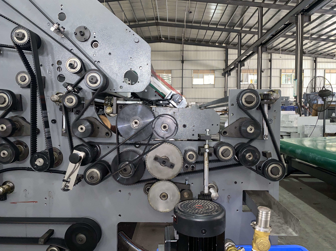 Macchina incollatrice per laminazione a doppia parete automatica tipo 1650