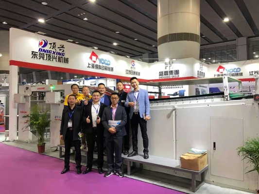 Laminatore di cartone ad alta velocità 800 * 700 mm con alimentatore di aspirazione all'avanguardia